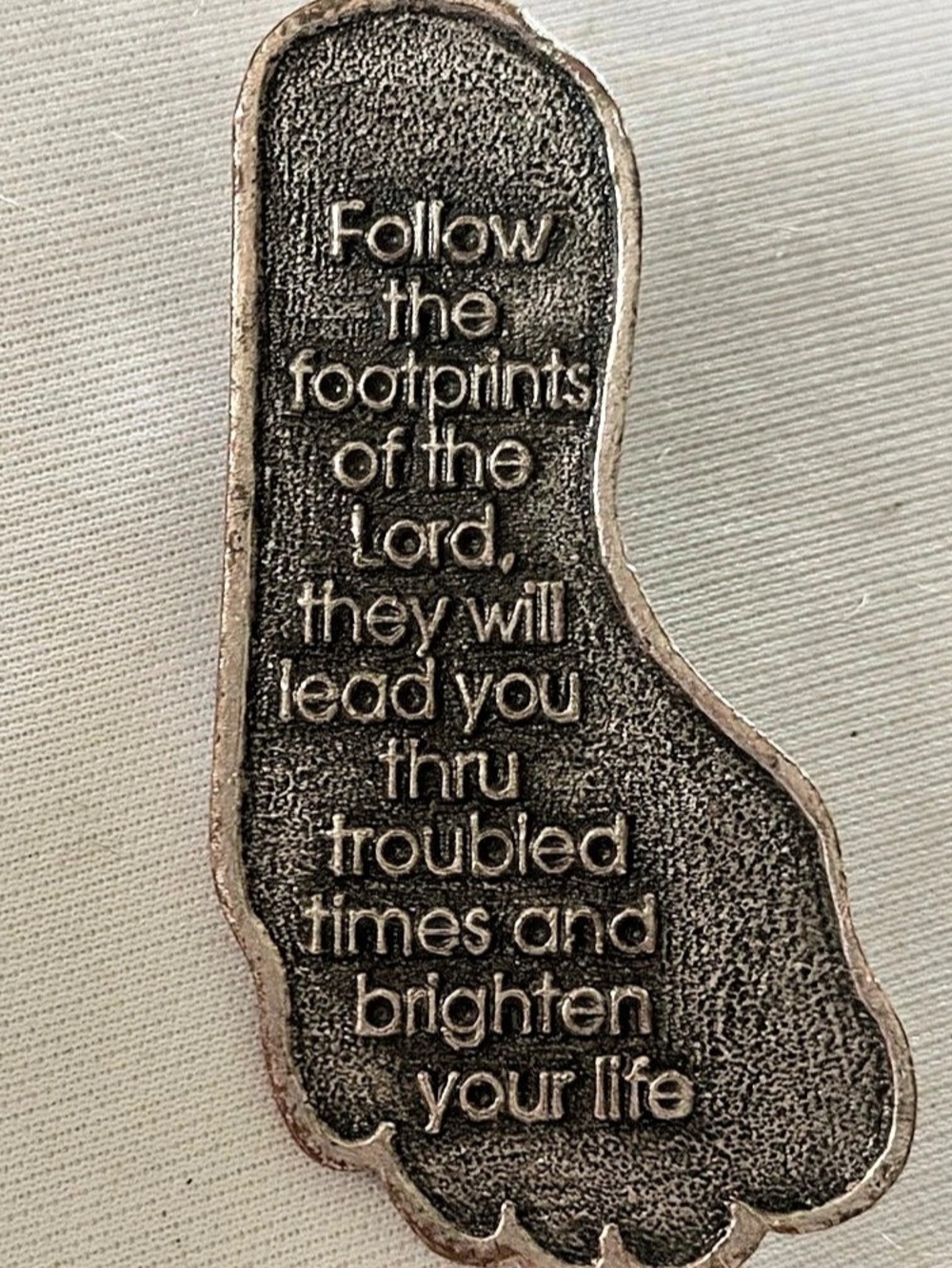 Footprints in the Sand Lapel Pin in Silver &